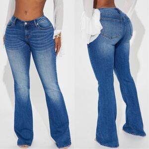 🎉 HP! 🎉 Medium Wash Flare Jeans🌟
